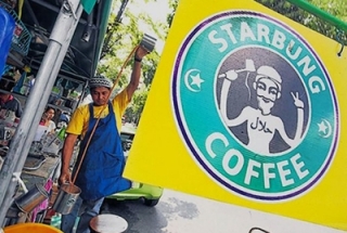 Starbucks kiện hàng rong vì nhái thương hiệu